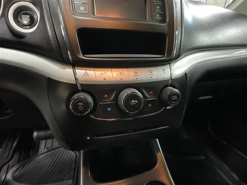 Used 2020 Dodge Journey SE w/ SE Popular Equipment Group FWD image 16