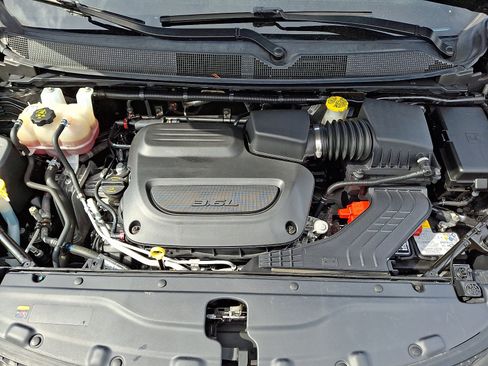 Used 2024 Chrysler Voyager LX FWD image 28