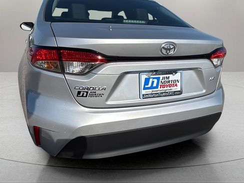 Used 2025 Toyota Corolla LE FWD image 9