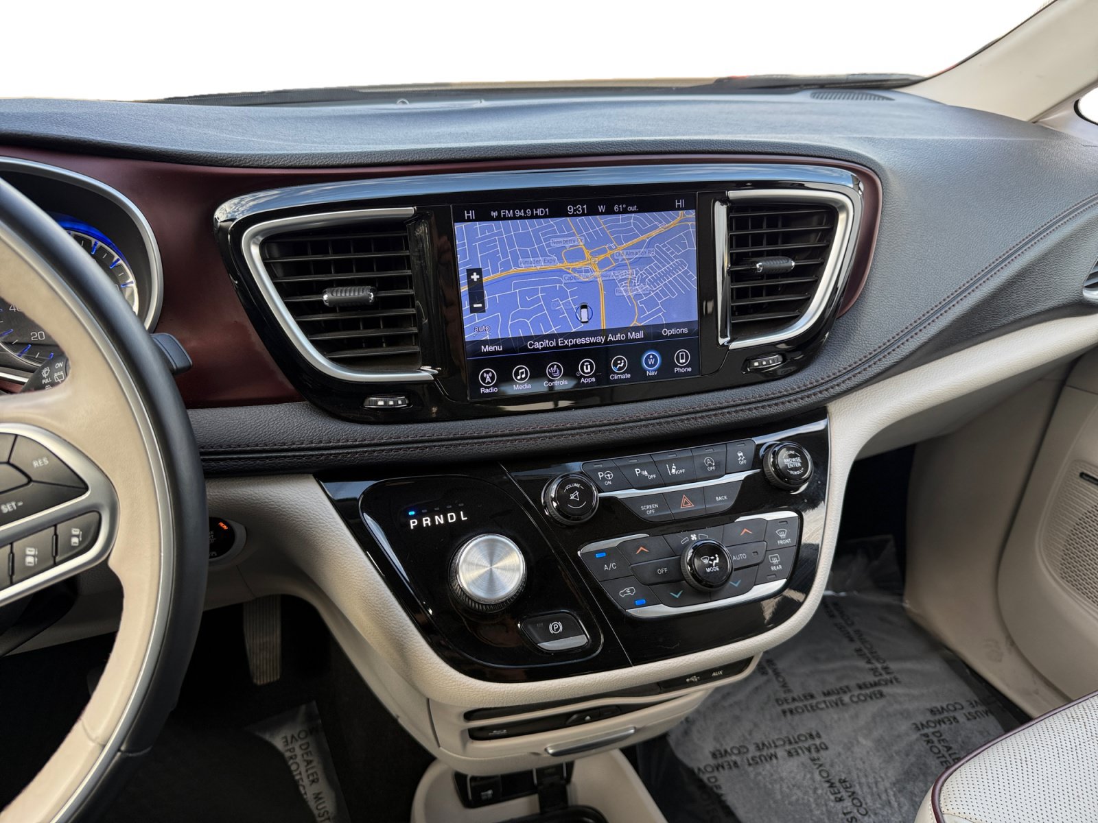 Used 2017 Chrysler Pacifica Limited FWD image 12