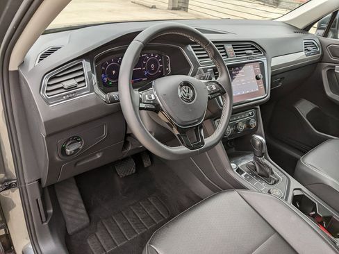 Certified 2021 Volkswagen Tiguan SE image 8