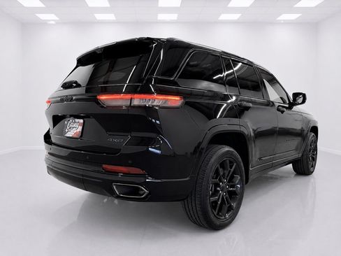 Used 2023 Jeep Grand Cherokee 30th Anniversary AWD/4WD image 11
