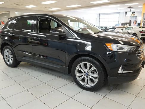 Used 2019 Ford Edge Titanium w/ Cold Weather Package AWD/4WD image 15