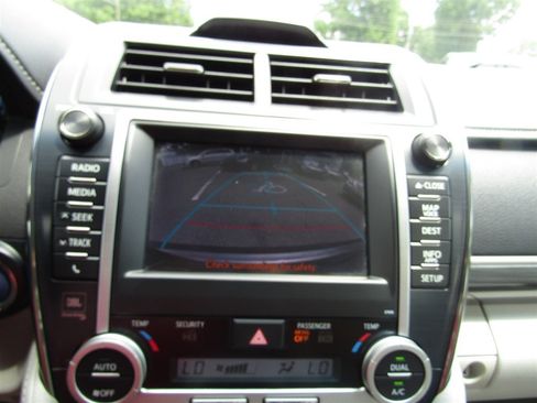 Used 2012 Toyota Camry XLE w/ Leather Pkg FWD image 33
