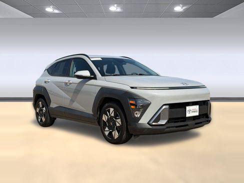 Used 2024 Hyundai Kona SEL FWD image 7