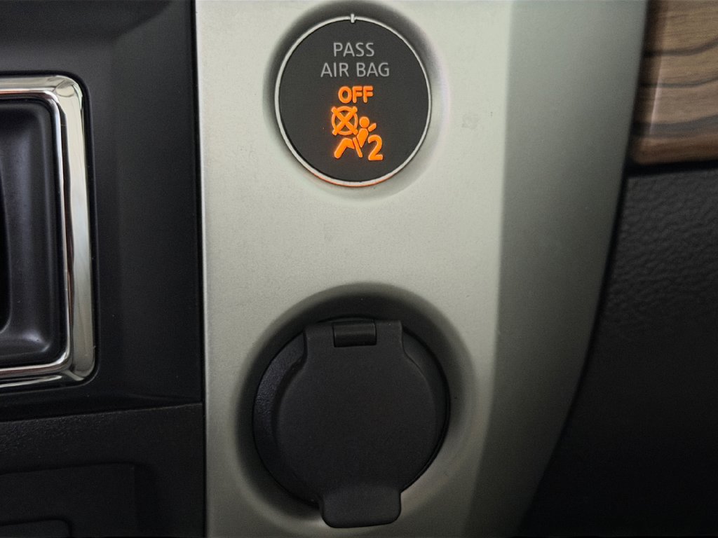 Used 2021 Nissan Titan SL w/ Moonroof Package AWD/4WD image 41