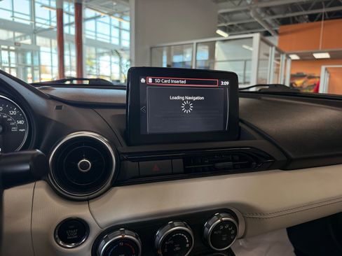 Used 2021 MAZDA MX-5 Miata RF Grand Touring image 37