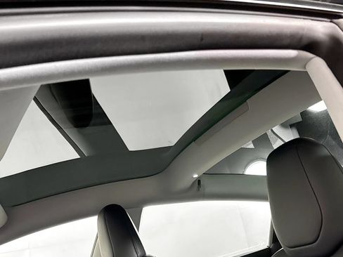 Used 2024 Tesla Model 3 Standard Range RWD image 18