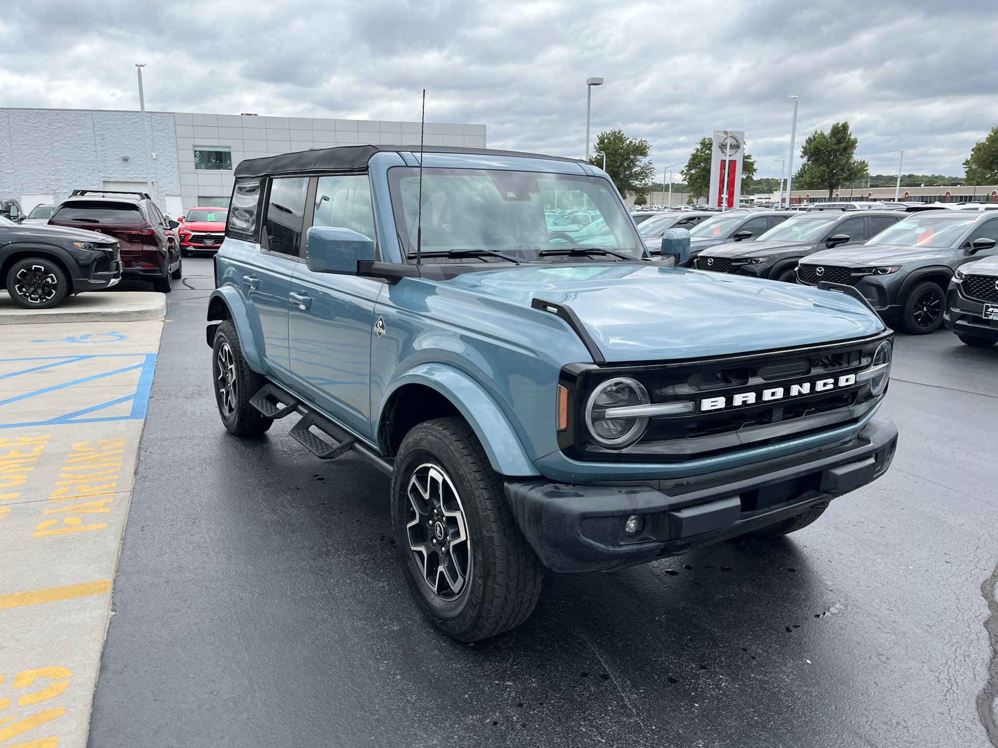 Used 2023 Ford Bronco Outer Banks AWD/4WD image 6