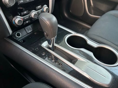 Used 2019 Nissan Pathfinder S image 28