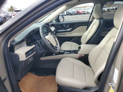 New 2026 Lincoln Corsair Premiere image 12