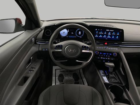 Certified 2025 Hyundai Elantra SEL image 13