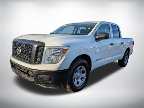 Used 2018 Nissan Titan S image 8
