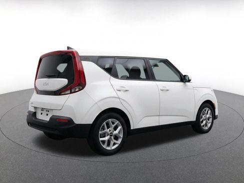 Used 2025 Kia Soul LX w/ LX Technology Package FWD image 9