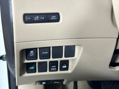 Used 2015 Nissan Rogue S image 19