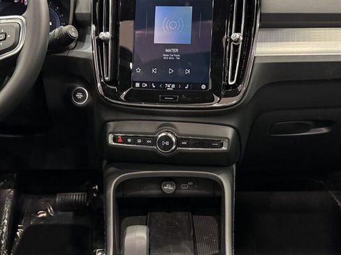 Used 2025 Volvo XC40 B5 Core image 36