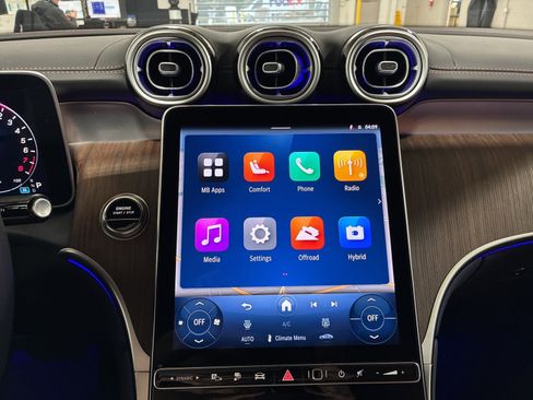 Used 2025 Mercedes-Benz GLC 350e 4MATIC image 22