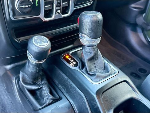 Used 2023 Jeep Wrangler Unlimited w/ Sun & Screen Package AWD/4WD image 18