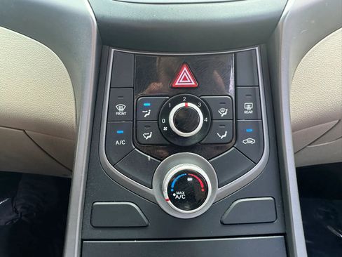 Used 2016 Hyundai Elantra SE FWD image 24