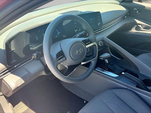 Used 2025 Hyundai Elantra SE w/ Cargo Package FWD image 17