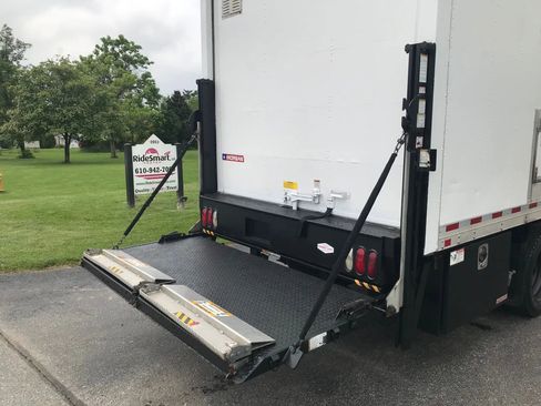 Used 2016 Ford F550 2WD Regular Cab Super Duty image 28