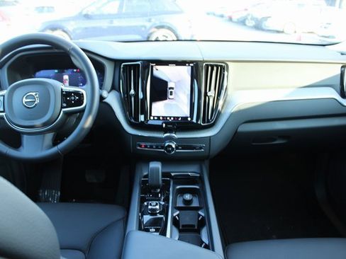 Used 2025 Volvo XC60 B5 Plus image 17