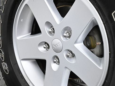 Used 2018 Jeep Wrangler Unlimited Sport S image 28