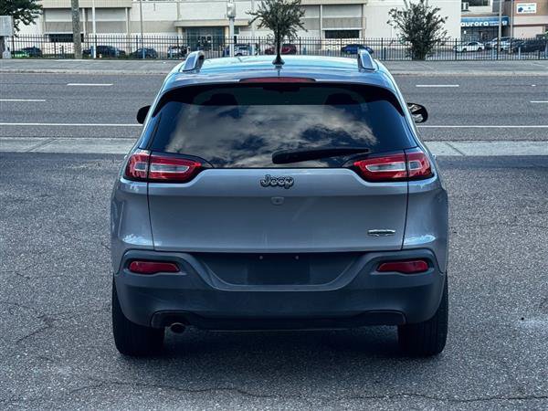 Used 2015 Jeep Cherokee Latitude w/ Cold Weather Group FWD image 3