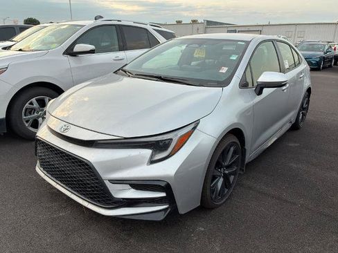 Used 2026 Toyota Corolla SE FWD image 1