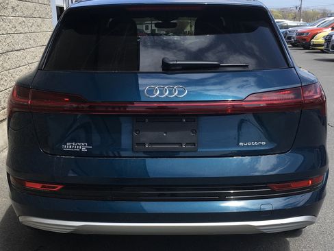 Used 2022 Audi e-tron Premium Plus AWD/4WD image 4