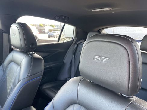 Used 2025 Buick Envista Sport Touring image 24