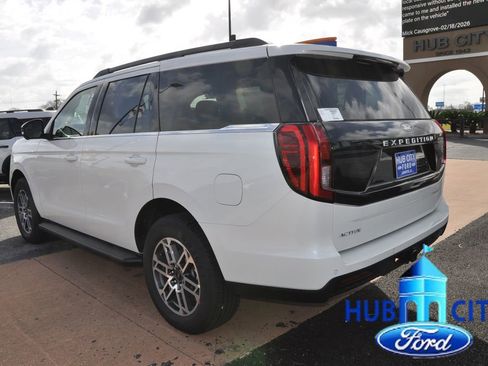 New 2026 Ford Expedition Active image 3
