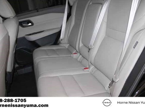 Used 2023 Nissan Rogue SL w/ SL Premium Package image 5