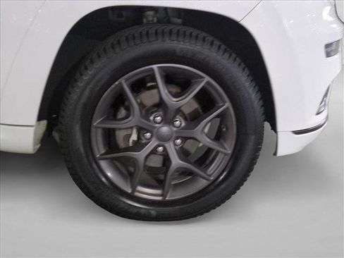 Used 2020 Jeep Grand Cherokee Limited X image 30