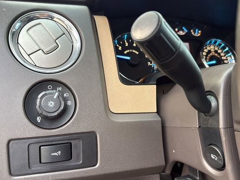 Used 2012 Ford F150 XLT w/ XLT Chrome Pkg image 15