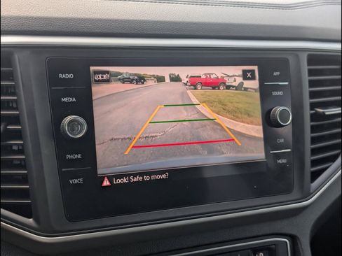 Used 2021 Volkswagen Atlas Cross Sport SE w/ V6 Towing Package FWD image 12