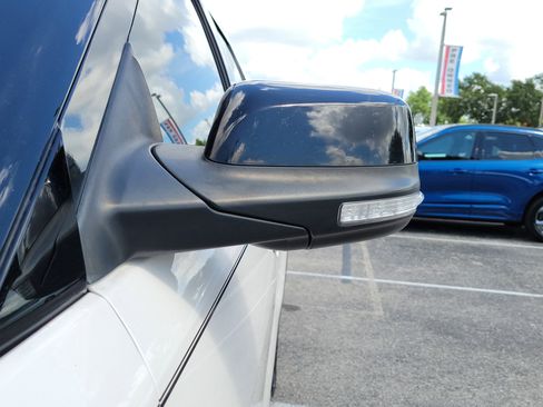 Used 2017 Ford Explorer XLT FWD image 4