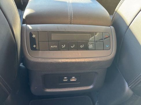 Used 2025 Nissan Pathfinder SL image 19