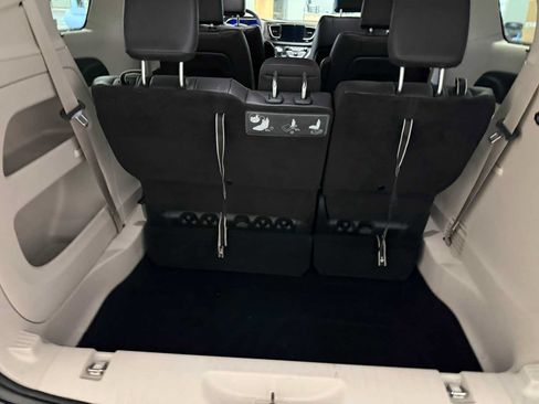 Used 2017 Chrysler Pacifica Touring-L w/ Tire & Wheel Group FWD image 23