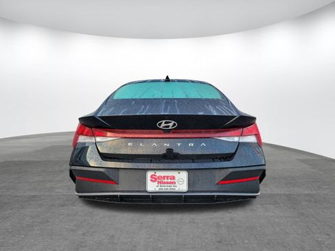 Used 2024 Hyundai Elantra SE image 6