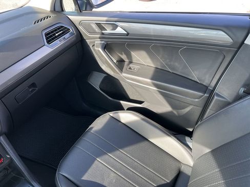 Used 2022 Volkswagen Tiguan SE image 26