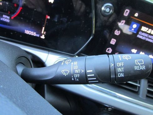 Used 2025 Chevrolet Trax LT w/ LT Convenience Package FWD image 25