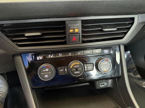 Used 2019 Volkswagen Jetta SE FWD image 19