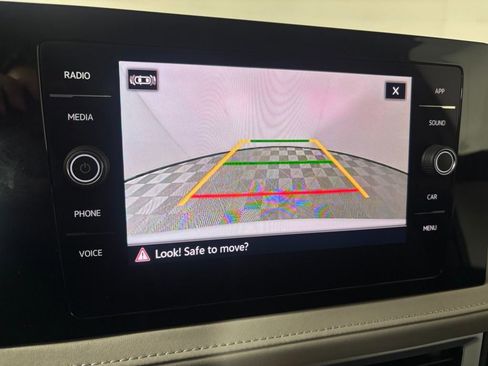 Used 2025 Volkswagen Taos SE image 19