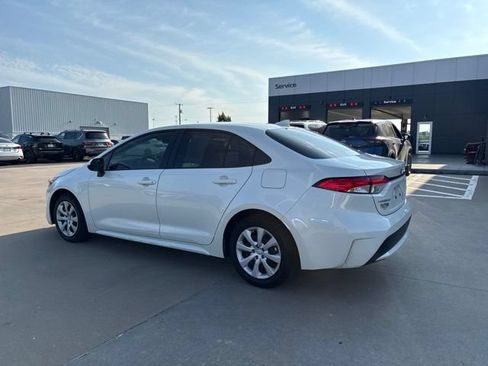 Used 2021 Toyota Corolla LE w/ Carpet Mat Package (TMS) FWD image 4