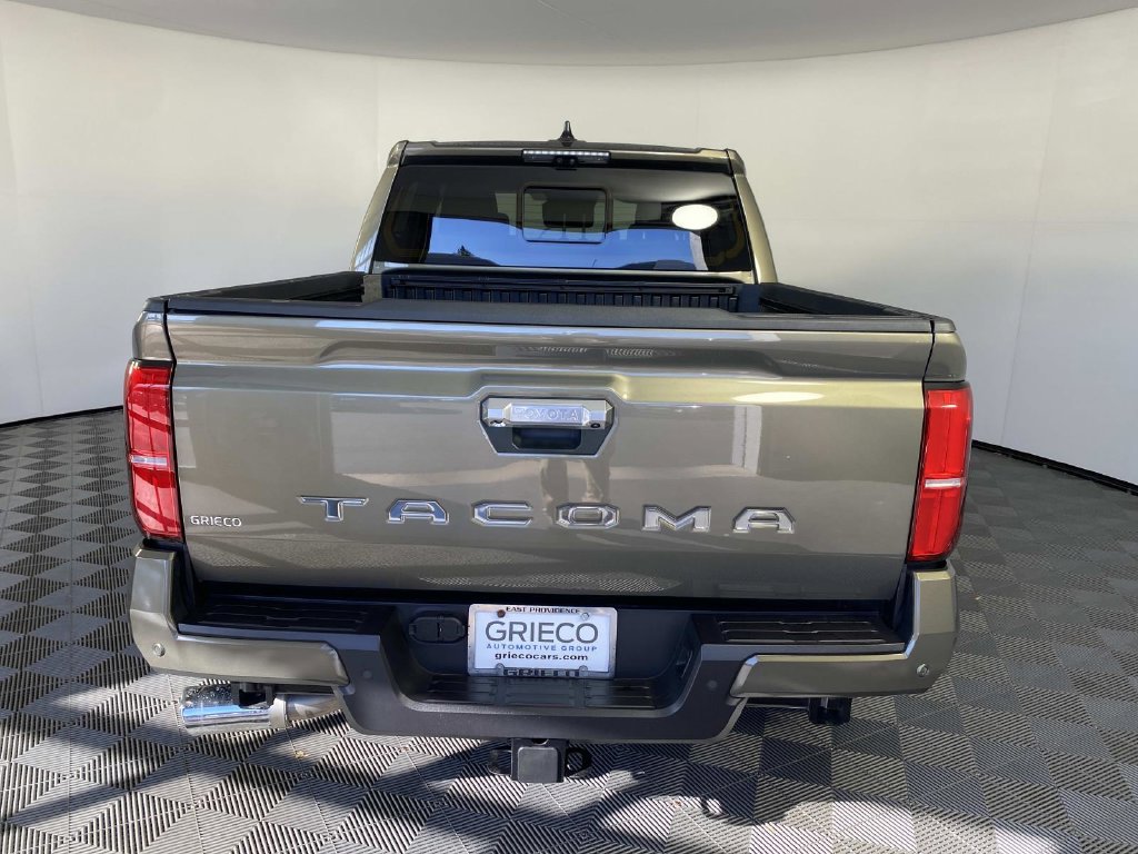Used 2025 Toyota Tacoma Limited AWD/4WD image 7