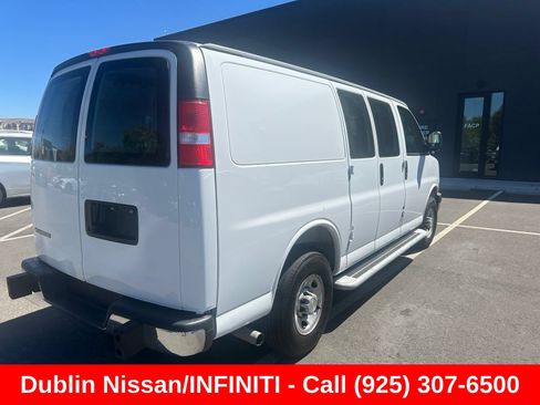 Used 2025 Chevrolet Express 2500 w/ Driver Convenience Package RWD image 3