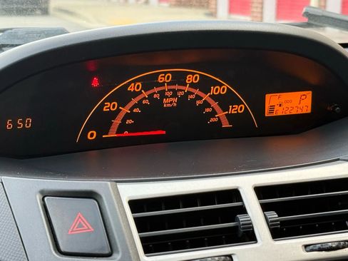 Used 2010 Toyota Yaris 4-Door Hatchback image 21