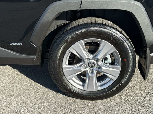 New 2025 Toyota RAV4 XLE image 7
