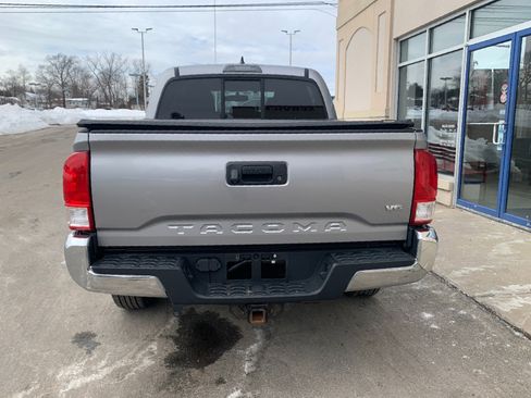 Used 2017 Toyota Tacoma SR5 w/ Tow Package RWD image 6